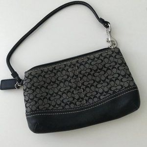 Loved, in Great Condition AUTH Coach Large Wristlet with Coach Tag